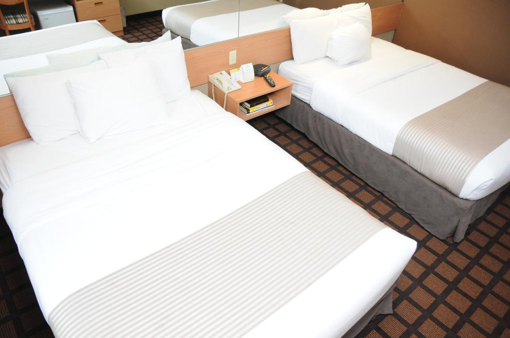 Hotel Microtel & By Wyndham