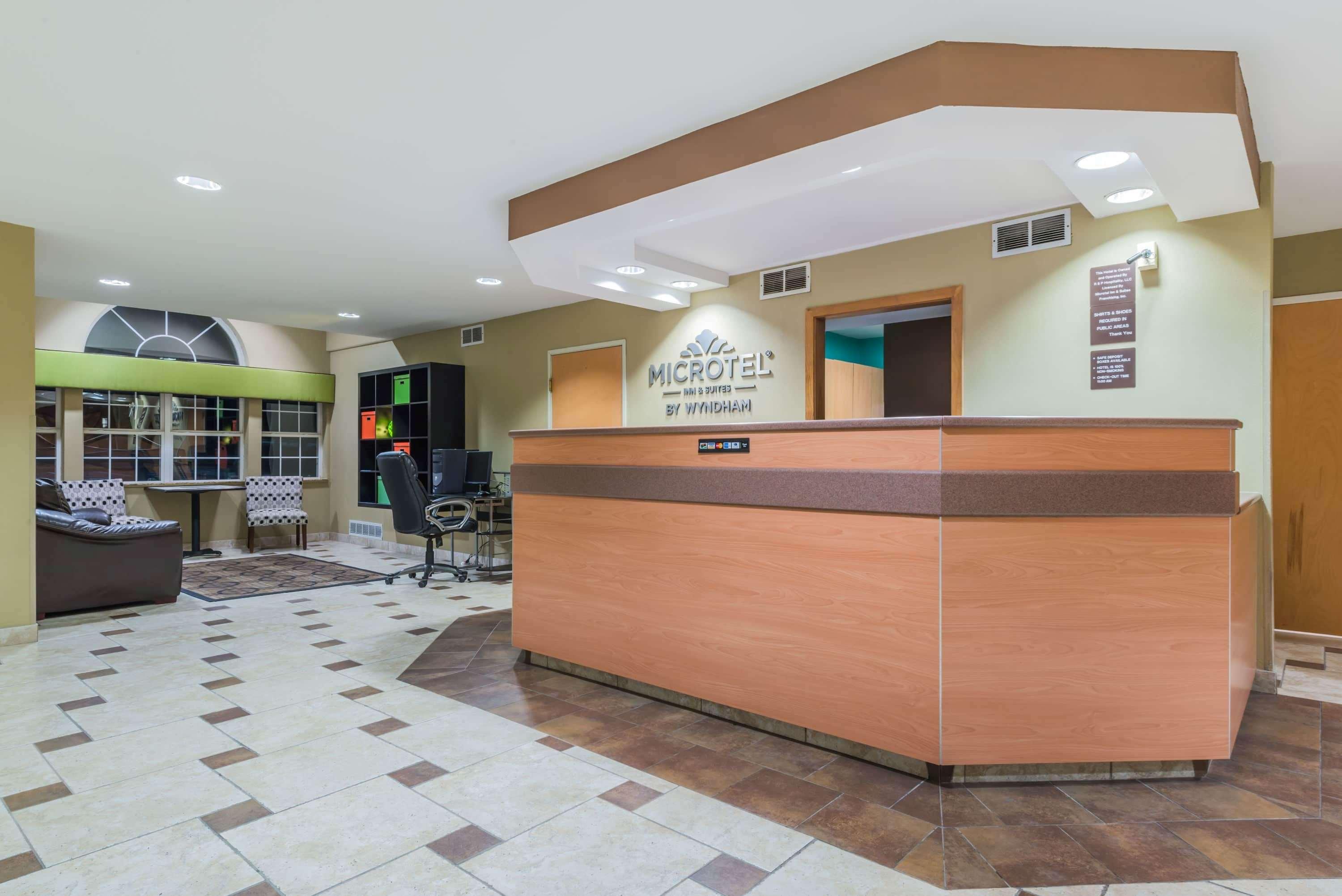 Hotel Microtel & By Wyndham 2*