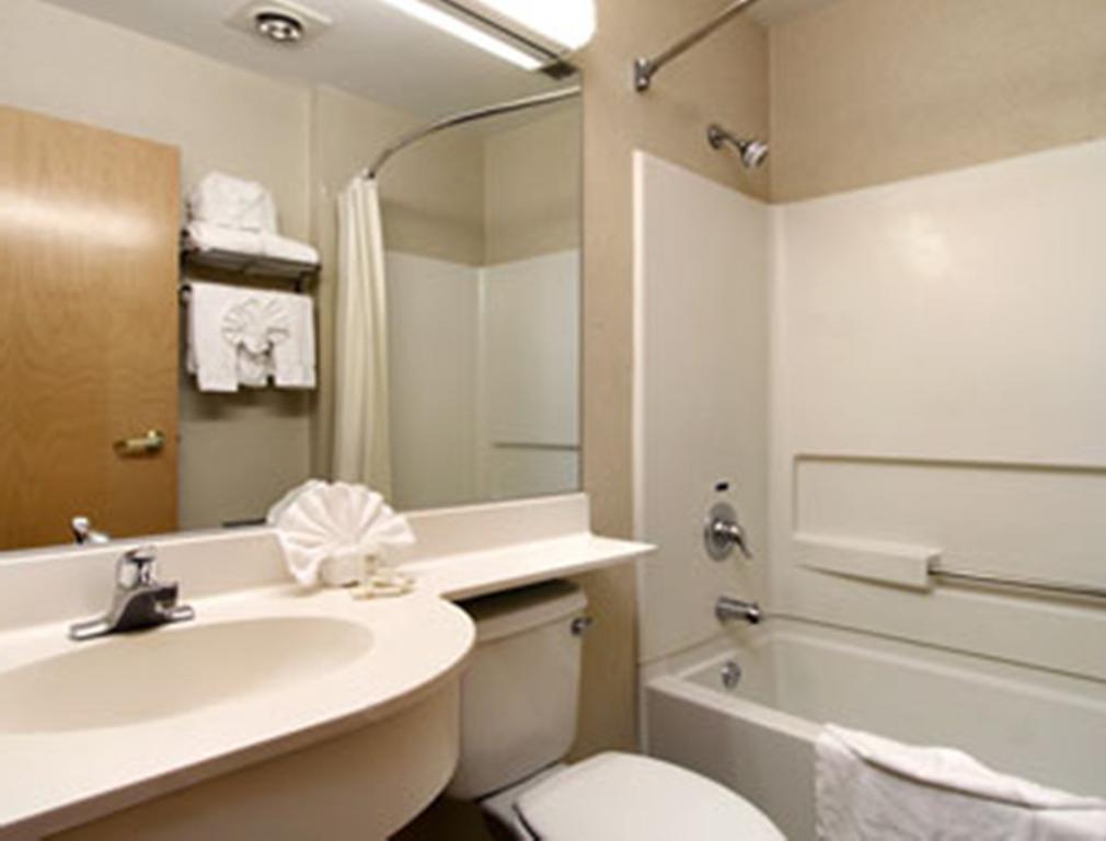 Microtel & By Wyndham Hotel 2*